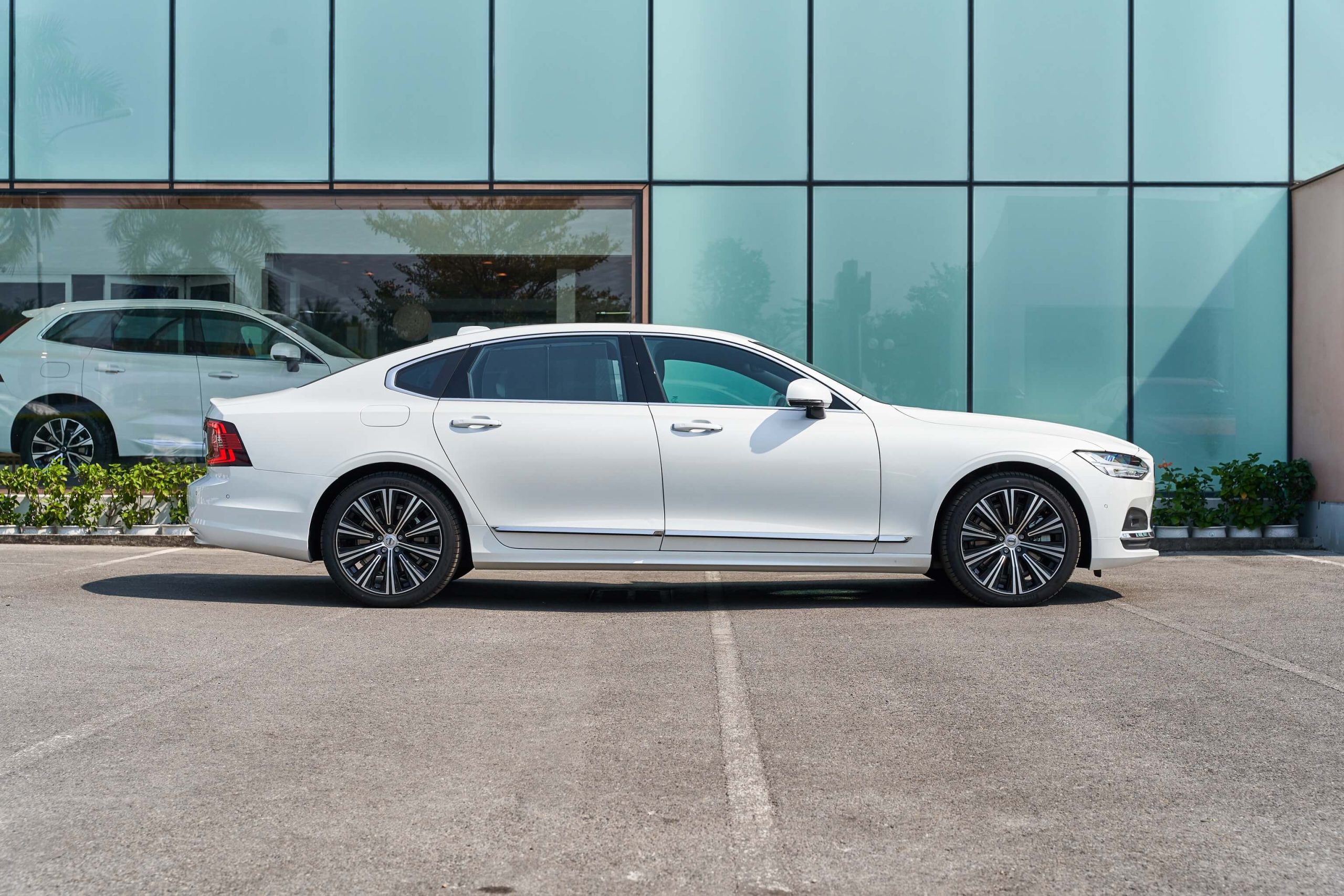 VOLVO S90 KHẲNG ĐỊNH BẢN LĨNH TIÊN PHONG – ƯU ĐÃI LÊN ĐẾN 348 TRIỆU TẠI VOLVO CAR HÀ NỘI