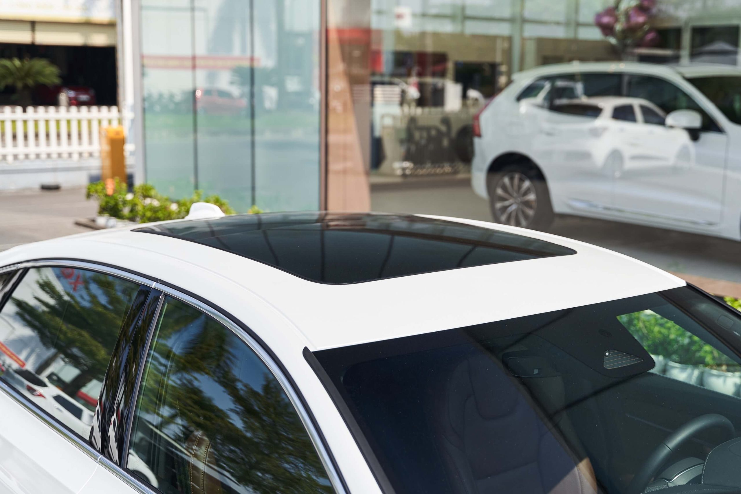 Khu vực sửa chữa tại xưởng dịch vụ Volvo Hà Nội