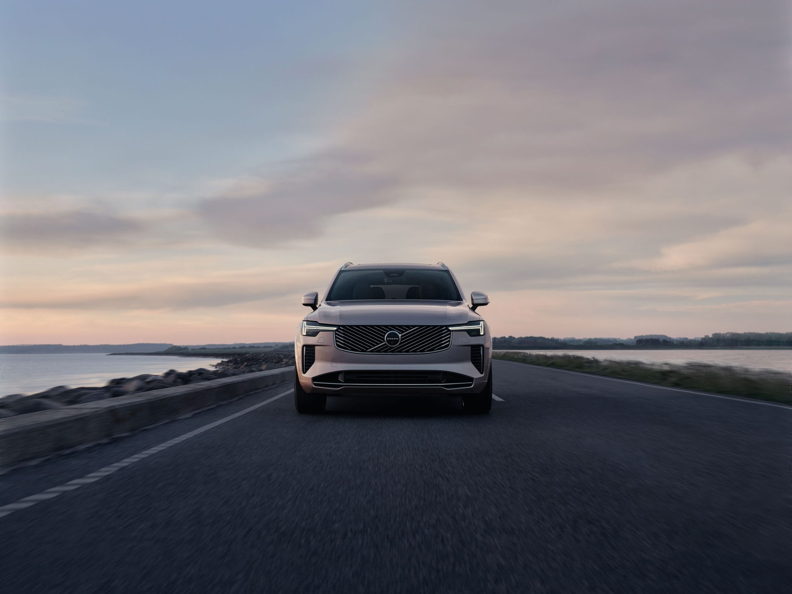 Pilot Assist Là Gì? Hiểu đúng công nghệ hỗ trợ lái trên xe Volvo